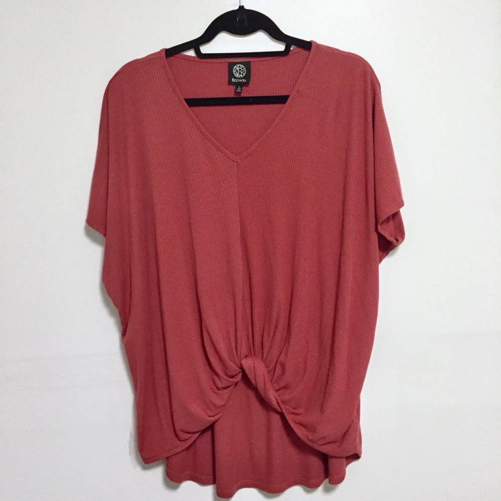 Bobeau twist front short sleeve top size L